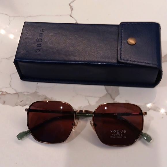 Unisex vogue - Picture 2 of 2